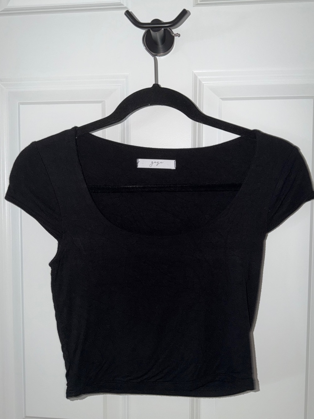 Black Scoop Neck Cropped Top